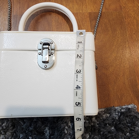 Urban Outfitters White Chain HandbagVery good condition - Picture 3 of 9